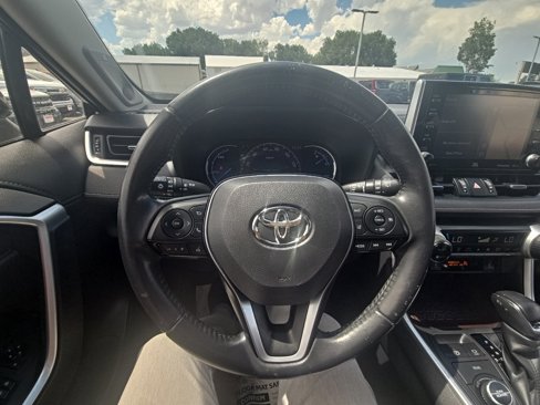 Used 2019 Toyota RAV4 Limited image 14