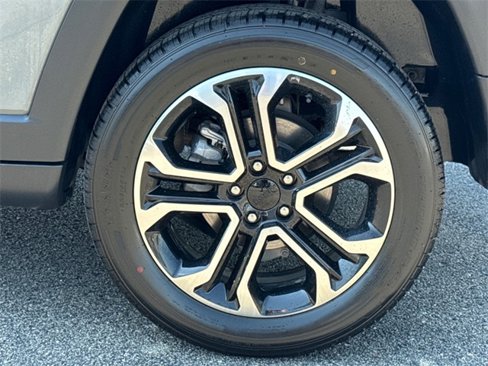 Certified 2022 Jeep Compass Limited image 8