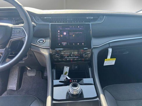 New 2025 Jeep Grand Cherokee Altitude image 11