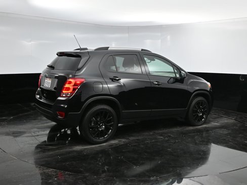 Used 2022 Chevrolet Trax LT w/ Midnight Edition image 7