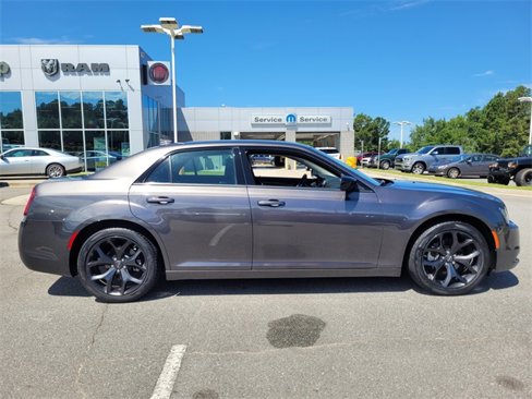 Used 2023 Chrysler 300 Touring w/ Sport Appearance Package image 15