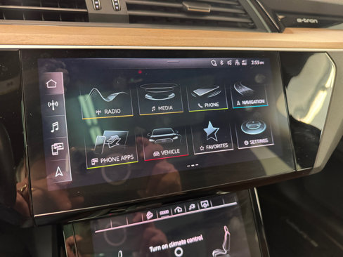 Used 2024 Audi Q8 e-tron Premium image 15