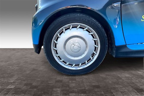 Used 2013 smart fortwo pure image 4
