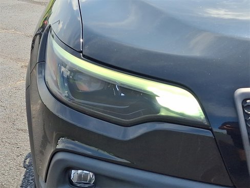 Used 2021 Jeep Cherokee Trailhawk image 9