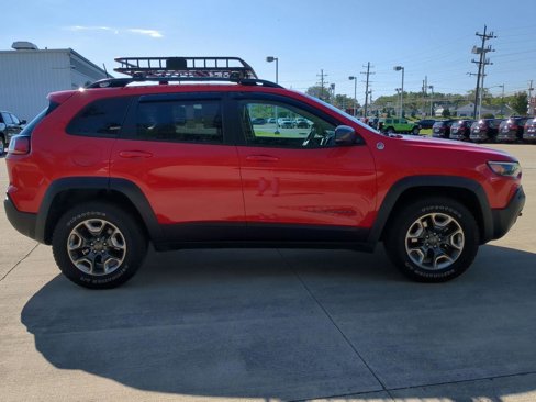 Used 2019 Jeep Cherokee Trailhawk w/ Cold Weather Group image 7