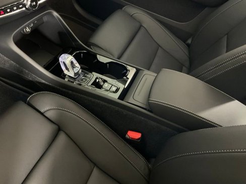 New 2026 Volvo XC40 B5 Plus w/ Protection Package Premier image 18