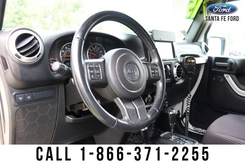 Used 2015 Jeep Wrangler Unlimited Rubicon w/ Connectivity Group image 16