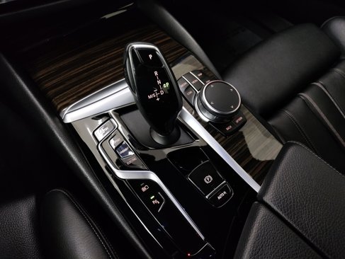 Used 2022 BMW 530e w/ Convenience Package image 26
