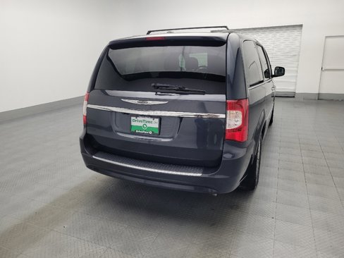 Used 2014 Chrysler Town & Country Touring-L w/ Driver Convenience Group image 7