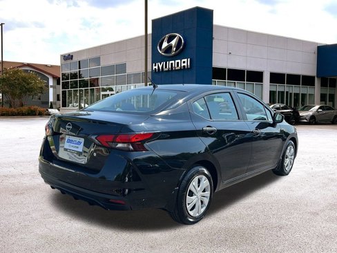 Used 2023 Nissan Versa S w/ Trunk Package image 5