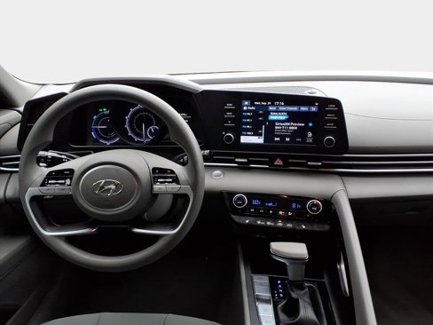 Used 2023 Hyundai Elantra Blue image 14