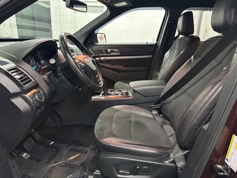 Used 2018 Ford Explorer XLT w/ Equipment Group 202A image 20