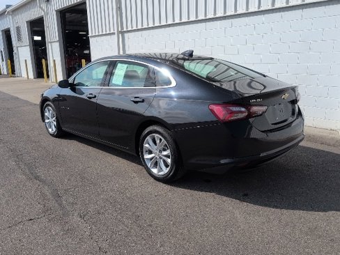 Used 2022 Chevrolet Malibu LT w/ Leather Package image 4