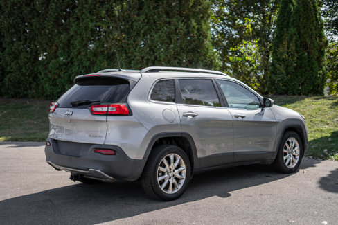 Used 2016 Jeep Cherokee Limited image 5