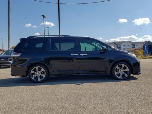 Used 2014 Toyota Sienna SE image 4