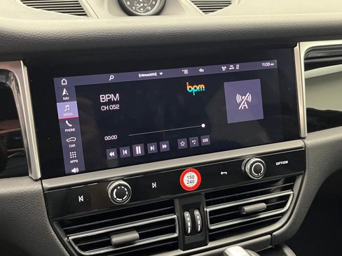 Certified 2024 Porsche Macan image 21