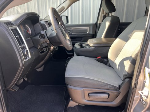 Used 2021 RAM 1500 Classic SLT image 13