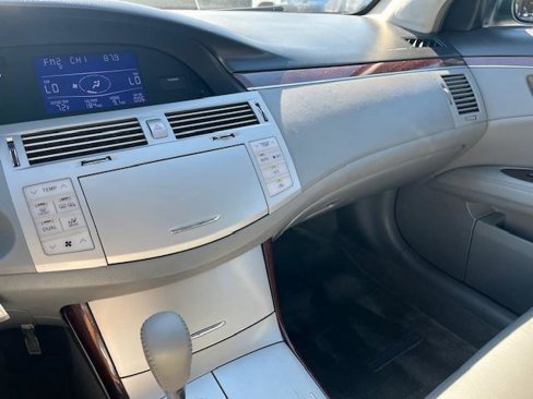 Used 2010 Toyota Avalon XLS image 6