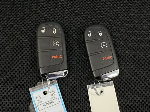 Used 2025 Jeep Compass Latitude image 9