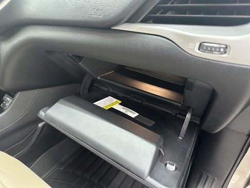 Used 2016 Jeep Cherokee Limited image 9