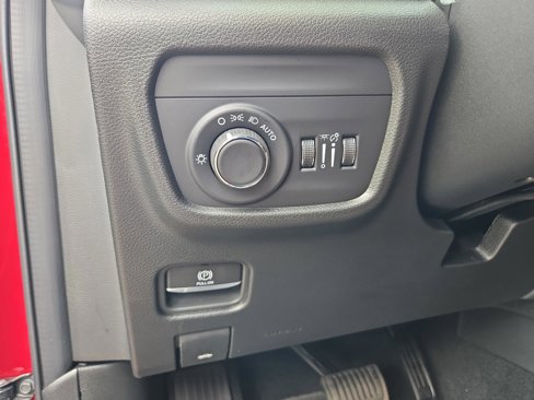 New 2025 Jeep Grand Cherokee L Laredo image 25