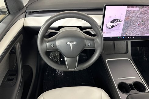 Used 2023 Tesla Model Y AWD image 13
