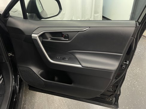 Certified 2020 Toyota RAV4 LE image 7