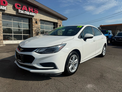 Used 2018 Chevrolet Cruze LT image 2