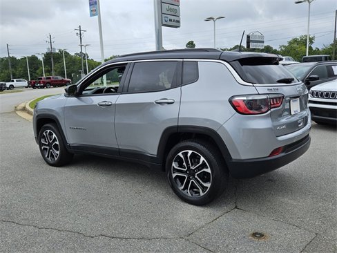 Used 2024 Jeep Compass Limited image 10