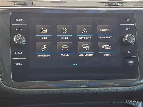 Used 2018 Volkswagen Tiguan SEL image 11