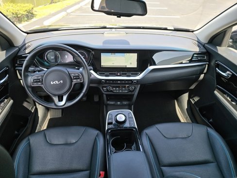 Used 2022 Kia Niro EX Premium image 3