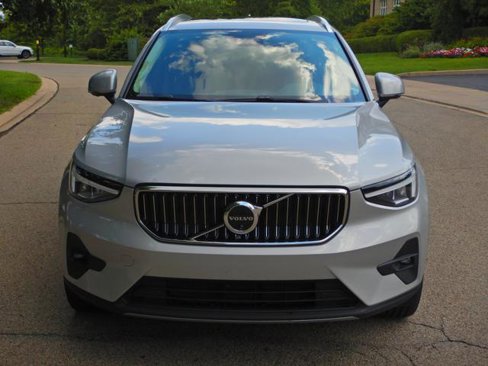 Used 2025 Volvo XC40 B5 Plus image 10