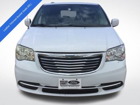 Used 2014 Chrysler Town & Country Touring image 2