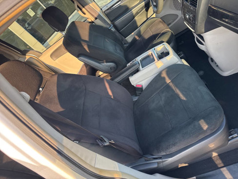 Used 2011 Chrysler Town & Country Touring image 18