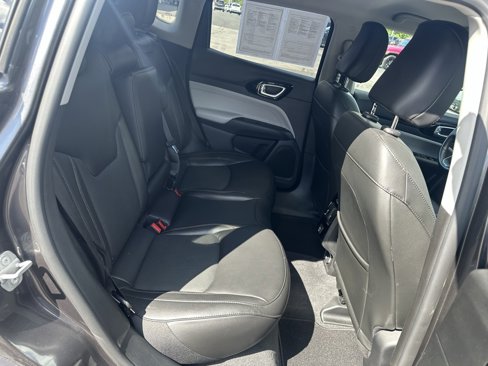 Used 2022 Jeep Compass Limited image 18