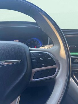 Used 2017 Chrysler Pacifica Limited image 30