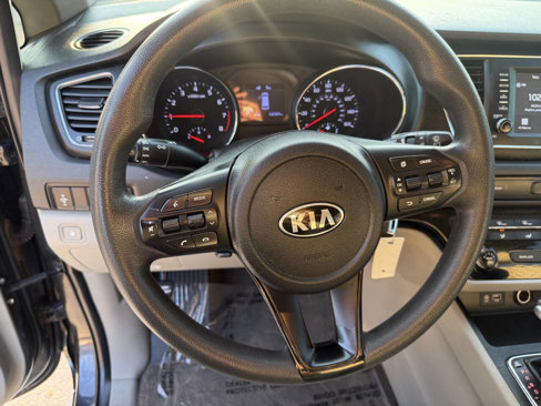 Used 2019 Kia Sedona LX image 11