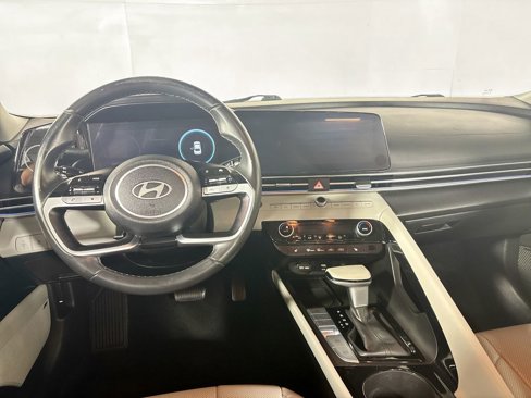 Used 2024 Hyundai Elantra Limited image 12
