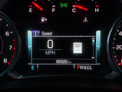 Used 2018 Chevrolet Malibu LT w/ Leather Package image 4