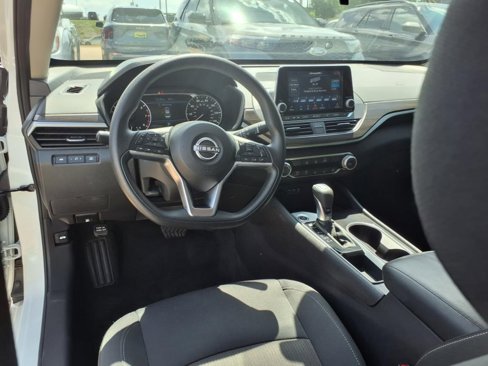 Used 2024 Nissan Altima 2.5 SV image 16