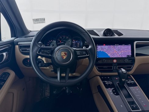 Certified 2022 Porsche Macan image 19