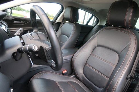 Used 2018 Jaguar XE Prestige image 15