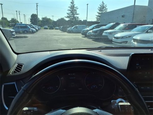 Certified 2022 Kia Seltos SX w/ Sunroof Package image 35