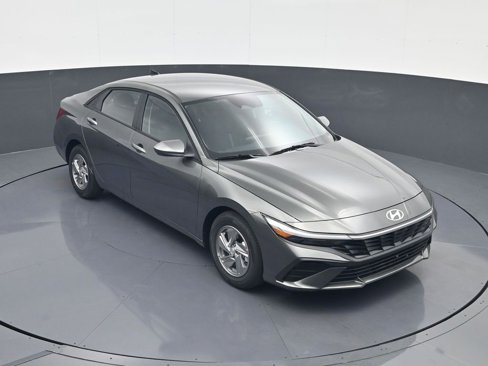 New 2025 Hyundai Elantra SE image 15