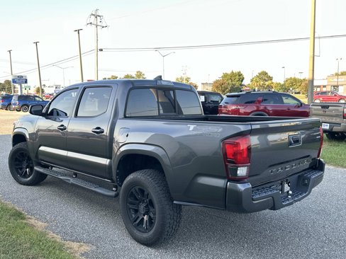 Used 2018 Toyota Tacoma SR image 6