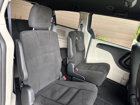 Used 2016 Dodge Grand Caravan SE image 16