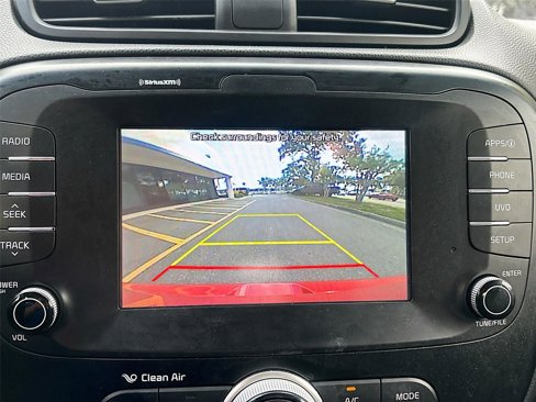 Used 2018 Kia Soul + image 15