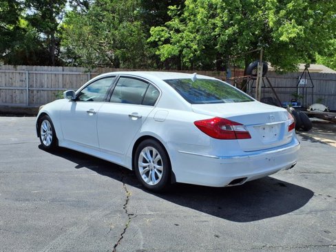 Used 2013 Hyundai Genesis 3.8 image 4