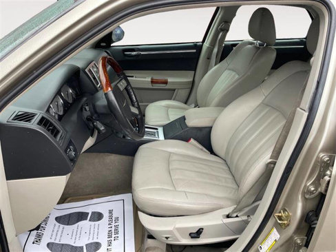 Used 2006 Chrysler 300 C w/ Protection Group II image 9