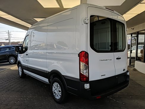 Used 2017 Ford Transit 250 130 Medium Roof image 8